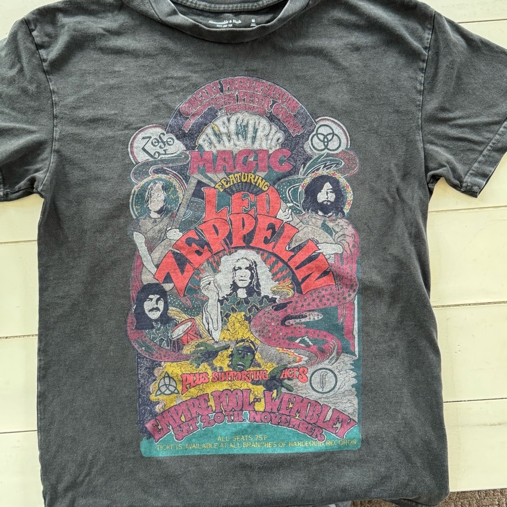 Abercrombie & Fitch Gray Graphic Tee
